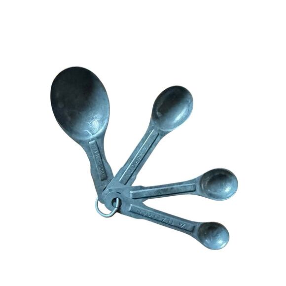 Vintage Measuring Spoons 2 Sets On Rings Kitchen Utensils Mid Century Cooking - Picture 2 of 6